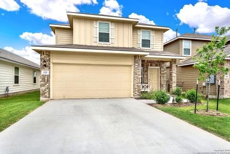 125 Legendary Trail Loop Floresville TX 78114