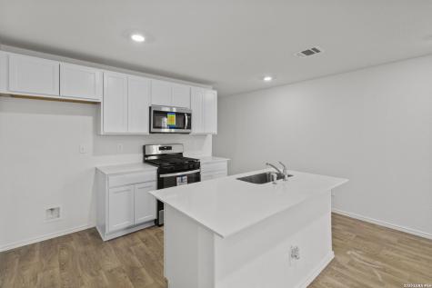 16075 Mahogany Way Elmendorf TX 78112