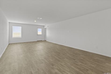 16075 Mahogany Way Elmendorf TX 78112