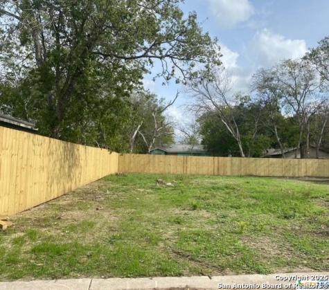 903 Liberty Avenue Seguin TX 78155