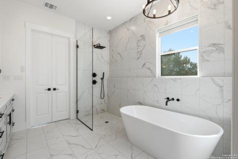 389 Rio Circle Pipe Creek TX 78063