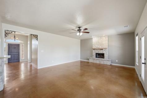 1265 County Road 4516 Castroville TX 78009