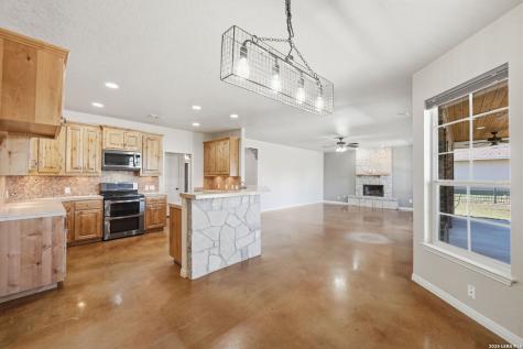 1265 County Road 4516 Castroville TX 78009