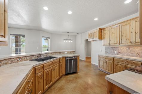 1265 County Road 4516 Castroville TX 78009