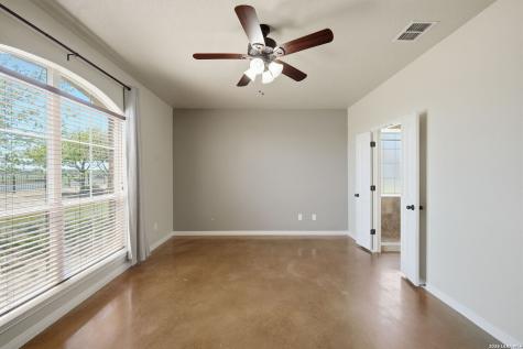 1265 County Road 4516 Castroville TX 78009