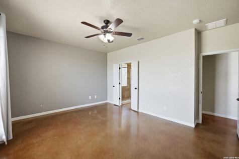 1265 County Road 4516 Castroville TX 78009