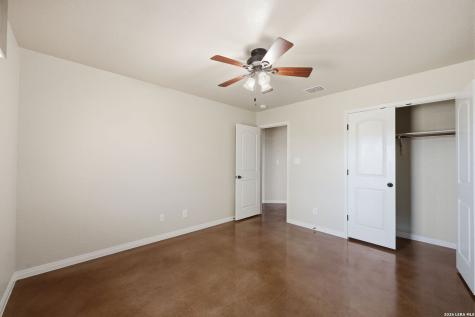 1265 County Road 4516 Castroville TX 78009