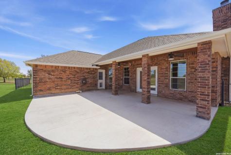 1265 County Road 4516 Castroville TX 78009