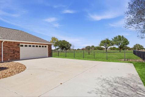 1265 County Road 4516 Castroville TX 78009