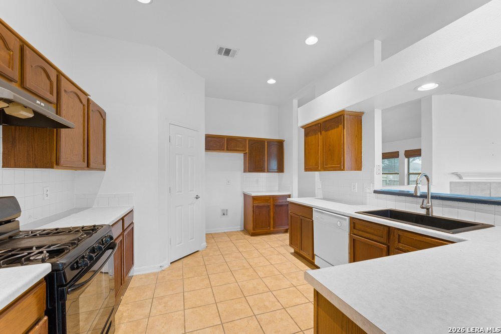 8403 Pigeonberry Drive Converse TX 78109