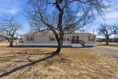 708 Mesquite Jourdanton TX 78026