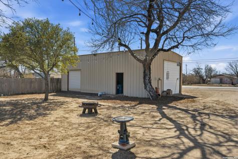 708 Mesquite Jourdanton TX 78026