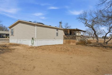 708 Mesquite Jourdanton TX 78026