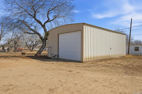 708 Mesquite Jourdanton TX 78026