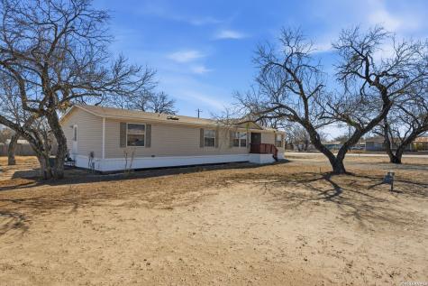 708 Mesquite Jourdanton TX 78026