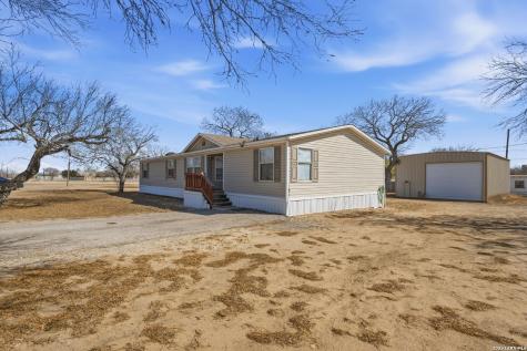 708 Mesquite Jourdanton TX 78026