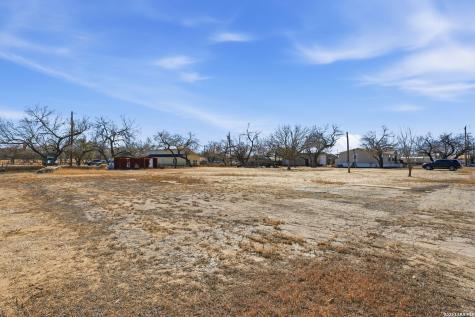 708 Mesquite Jourdanton TX 78026