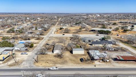 708 Mesquite Jourdanton TX 78026