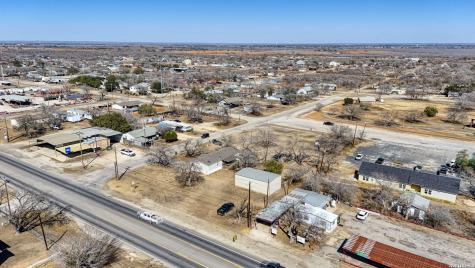 708 Mesquite Jourdanton TX 78026