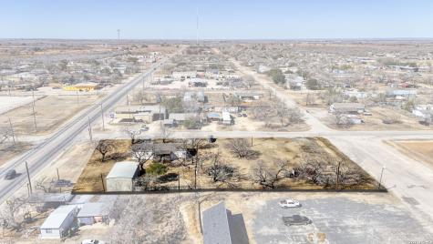708 Mesquite Jourdanton TX 78026
