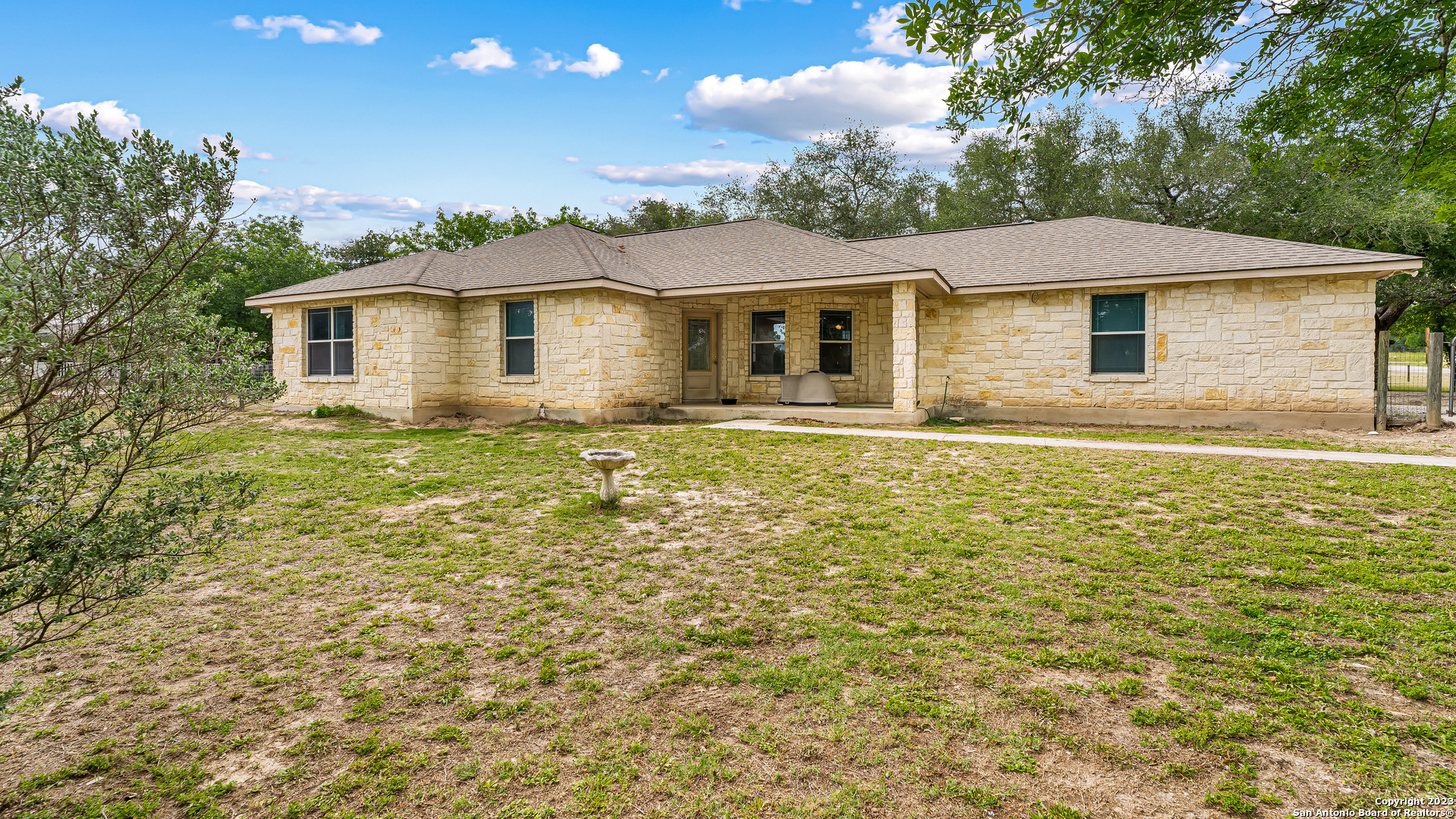 103 Cactus Lane Floresville TX 78114