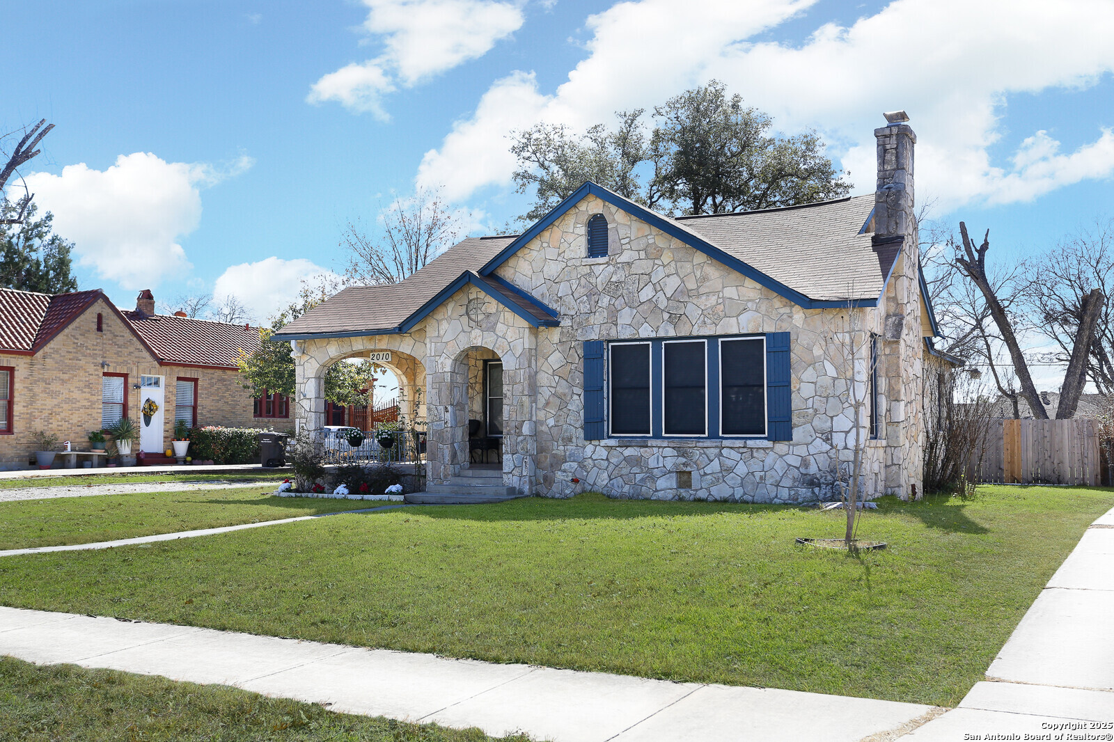 2010 W Mistletoe Avenue San Antonio TX 78201