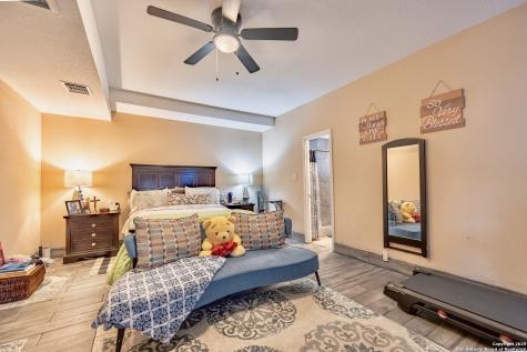472 County Road 6723 Natalia TX 78059