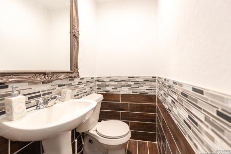 472 County Road 6723 Natalia TX 78059