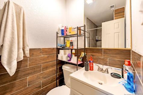 472 County Road 6723 Natalia TX 78059