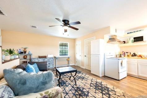 472 County Road 6723 Natalia TX 78059