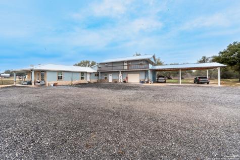 472 County Road 6723 Natalia TX 78059