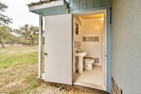 472 County Road 6723 Natalia TX 78059