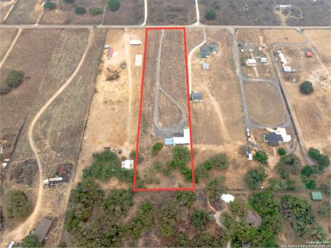 472 County Road 6723 Natalia TX 78059