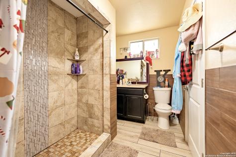 472 County Road 6723 Natalia TX 78059