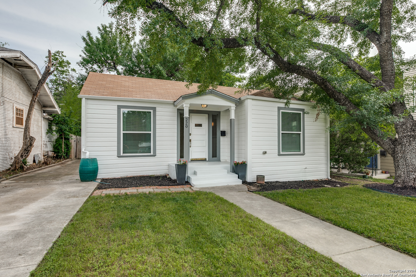 220 W Norwood Court San Antonio TX 78212