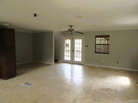 213 Oak Cliff Lakehills TX 78063
