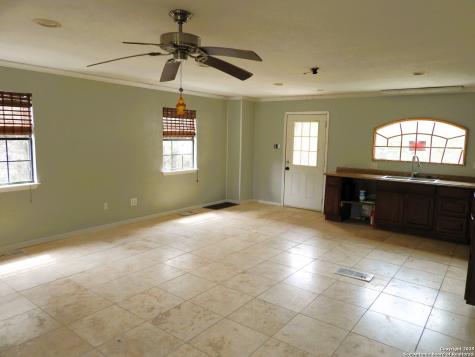 213 Oak Cliff Lakehills TX 78063