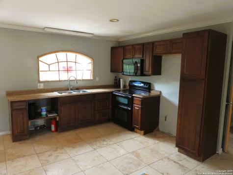 213 Oak Cliff Lakehills TX 78063