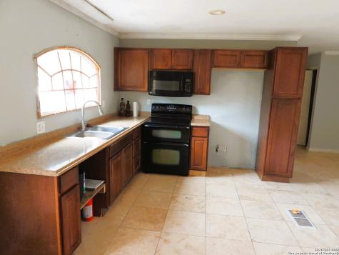213 Oak Cliff Lakehills TX 78063