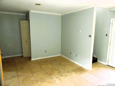 213 Oak Cliff Lakehills TX 78063