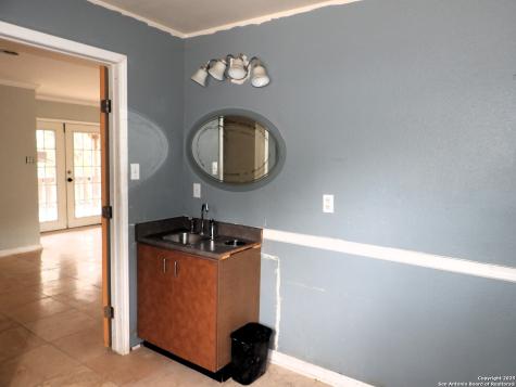 213 Oak Cliff Lakehills TX 78063