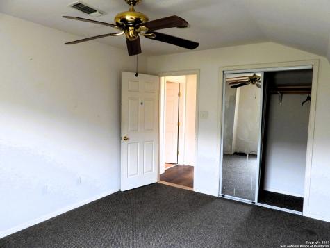 213 Oak Cliff Lakehills TX 78063