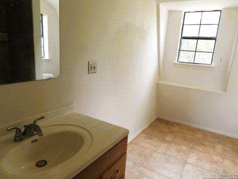 213 Oak Cliff Lakehills TX 78063