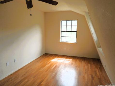 213 Oak Cliff Lakehills TX 78063