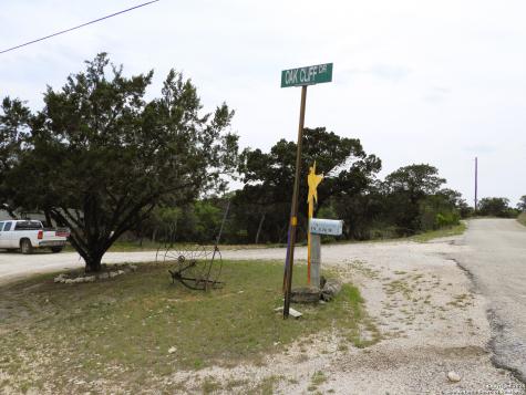 213 Oak Cliff Lakehills TX 78063