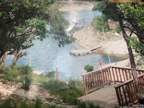 213 Oak Cliff Lakehills TX 78063