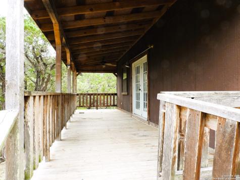 213 Oak Cliff Lakehills TX 78063