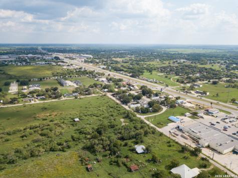 1804 Sutherland Springs Floresville TX 78114