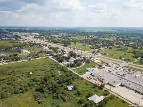 1804 Sutherland Springs Floresville TX 78114