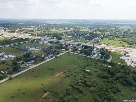 1804 Sutherland Springs Floresville TX 78114